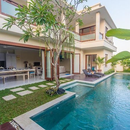 Villa Tepi Sungai Legian Quarto foto