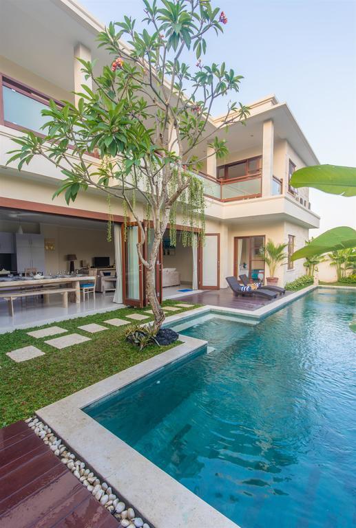 Villa Tepi Sungai Legian Quarto foto